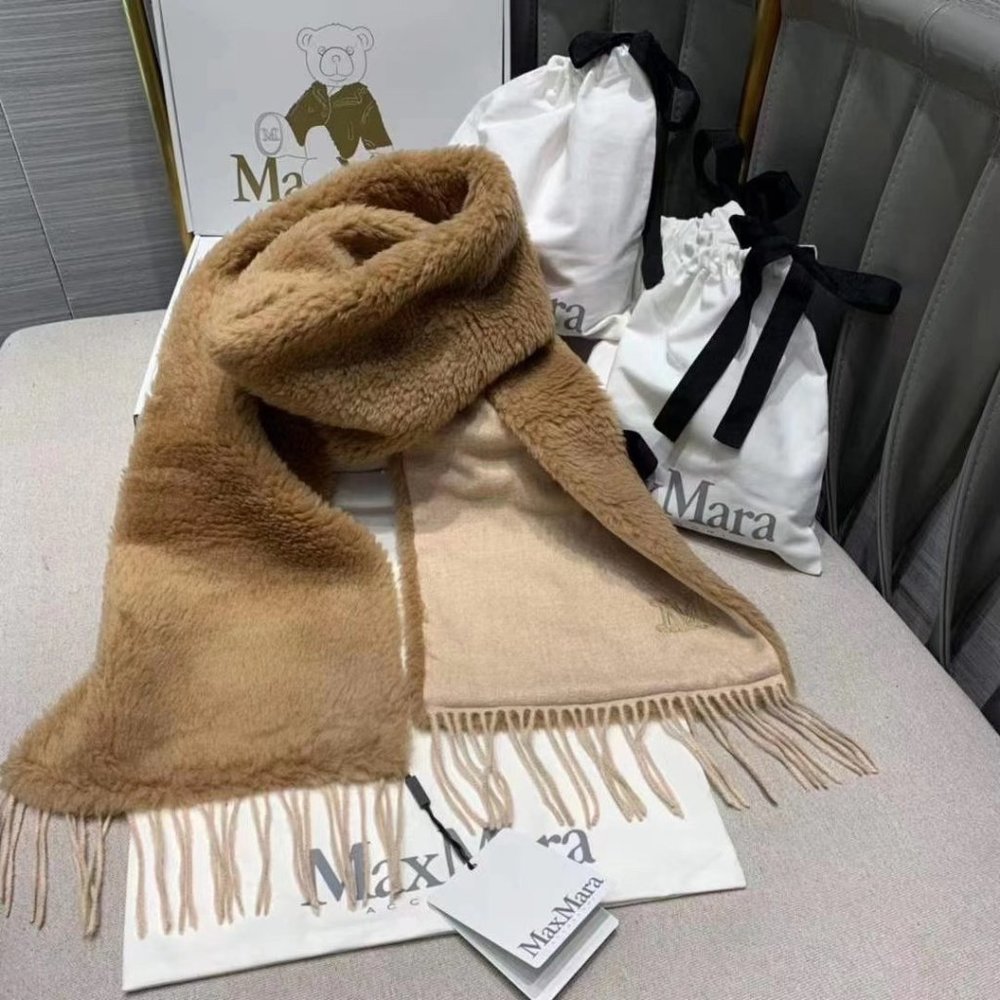 Sold🔥MaxMara Teddy Camel Scarf - Picture 8 of 10